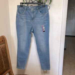 NWT No Boundaries Juniors' High Rise Skinny Jeans Pants. Medium Wash. size 17